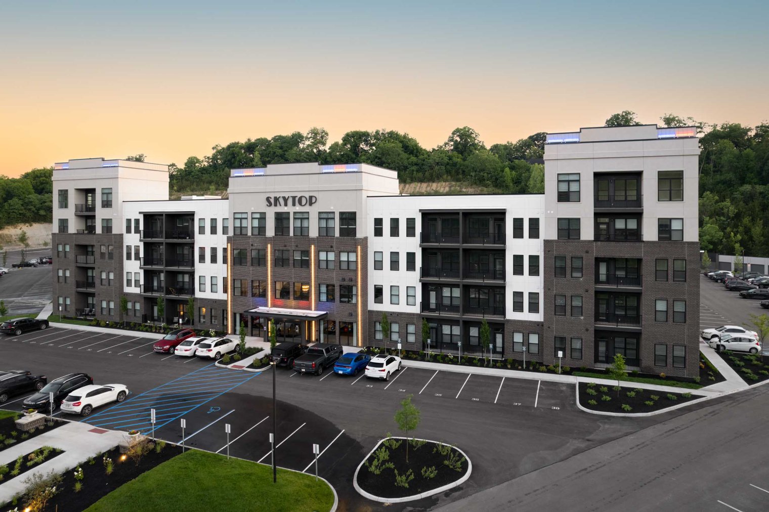 skytop exterior apartments cincinnati exterior view