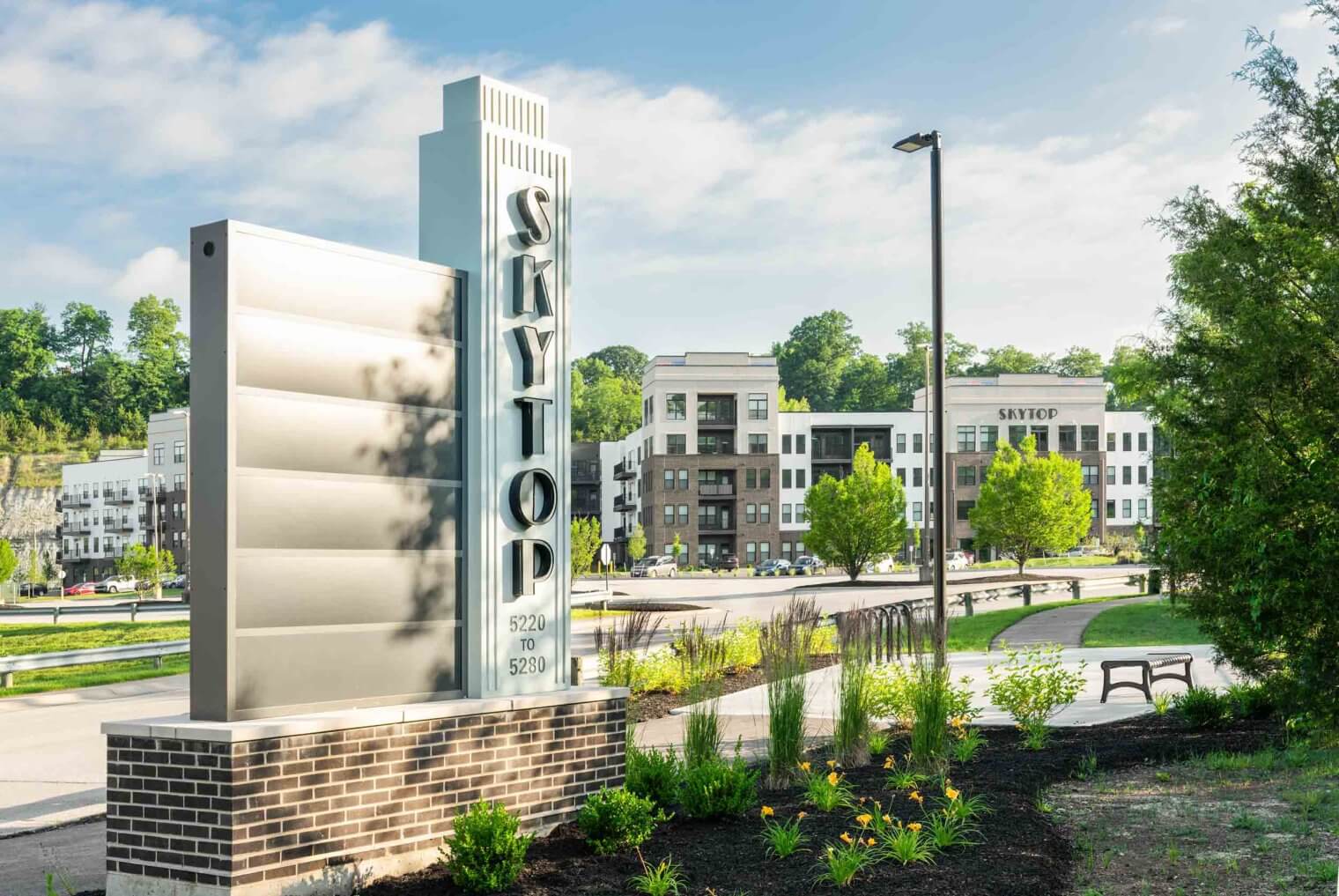 cincinnati luxury apartments skytop exterior sign vg final 5